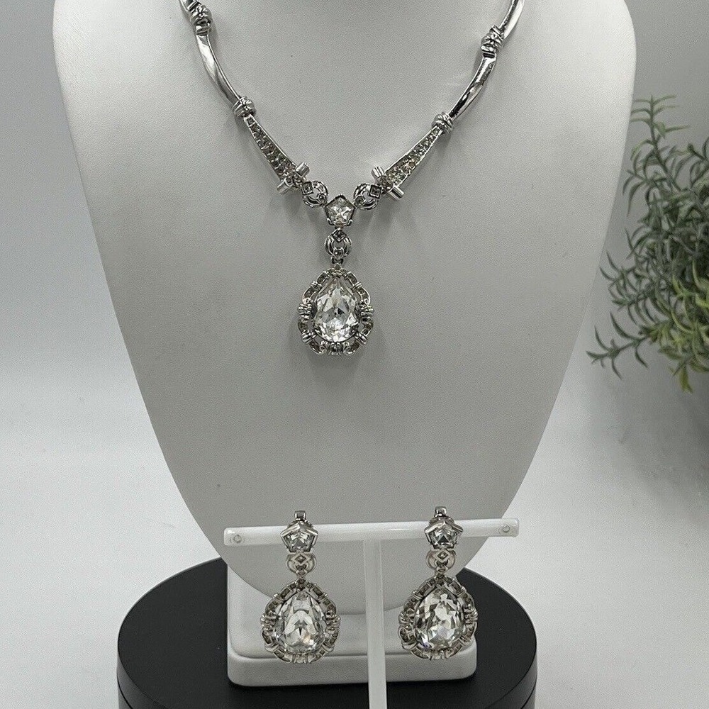 Avon Vintage Antoinette Smithsonian Crystal Necklace & Clip On Bling Earrings